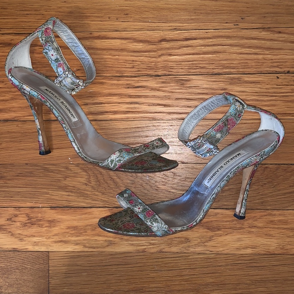 Manolo Blahnik Brocade Floral Heels, 39 or 8.5 - Picture 11 of 13